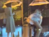 【女装】ロング丈ワンピースでモンローパンチラ