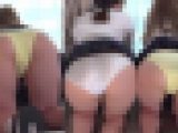 制服女子2人が友達同士で、スカートめくり合いっこパンチラ！（2）四つん這い、M字開脚、逆立ちパンチラ