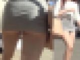 【フルHD】短すぎるタイトミニでお尻がはみ出して！