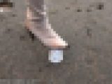 パンプスでのクラッシュフェチ　タバコを踏みつけるOLさん