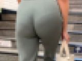 「ポケット無し！プリ尻を際立たせるパンツルックモデル(1名)」