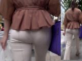 モチモチのボディ！バリ美女の鋭角生パンティな食い込み！