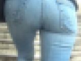 タイトデニムHIPなお姉さん