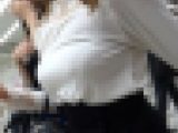衝撃的な乳首ボッチな揺れ美女