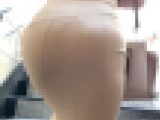 「インパクト抜群！美巨尻で歩きにくそうな程ピチピチなマーメイドスカート美女」
