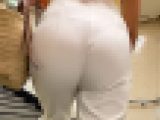 【壮観な眺め！】「Tを見せる気満々な白パンツ姿の美巨尻セレブ(1名)」