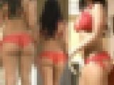 ビキニ巨乳の食い込み尻