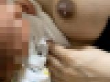 【家庭内盗撮】妻の授乳を隠し撮り 横から母乳おっぱいアップで