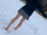 【完全裸足】第43弾！裸足で雪積もる公園を歩く服女子