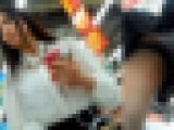 【盗撮！】パンスト越しに見えるパンティがヤバいっ！！生パンツの三倍エロいお姉さんの逆さ撮り動画！！