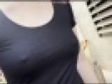 初めてのノーブラ散歩で乳首が勃起してしまいました。。。