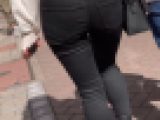 141 肉つきが最高な黒スキニー尻