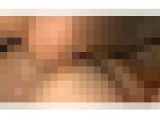 左のおっぱいを執拗に舐めて吸う男