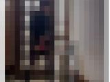 自宅でオナニー自撮り　実家の玄関で下半身裸で自慰