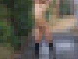 ◆素人投稿動画 「ここで脱いじゃいます？」脱げそうなところがあればすぐに裸になっちゃう高身長女子大生 【Part.02：路地を下