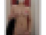 女子トイレで全裸になってマヨネーズオナニーする