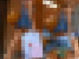 【ミニオ○ズみたいな服のお姉さんを逆さ撮りしたらお尻丸出しTバックだったwww！！】