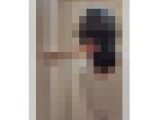 女子トイレの壁にディルド固定してフェラ