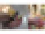 涼花ちゃんのガラス越しスクイーズ遊び