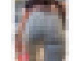 《急ぎ過ぎて凄い格好で階段を登る！ムチムチ下半身がエロ過ぎるデニム美巨尻》